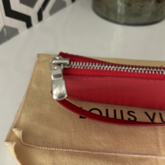 Louis Vuitton Vintage Epi Pochette - Picture 5 of 5